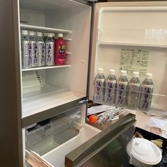 本日5/23近辺の方でしたらお届けしまーす😄お値下げ❗️２万円→１万円❗️AQUAノンフロン冷凍冷蔵庫2017製の画像