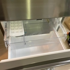 本日5/23近辺の方でしたらお届けしまーす😄お値下げ❗️２万円→１万円❗️AQUAノンフロン冷凍冷蔵庫2017製の画像
