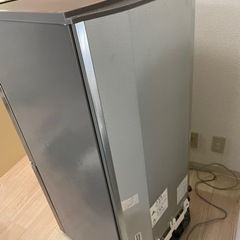 本日5/23近辺の方でしたらお届けしまーす😄お値下げ❗️２万円→１万円❗️AQUAノンフロン冷凍冷蔵庫2017製の画像