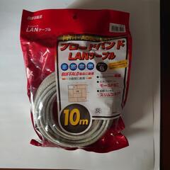 テレビと何かを絆ぐケーブルみたいです