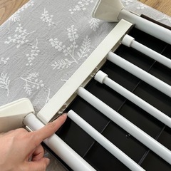 伸縮突っ張り棚の画像
