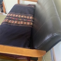 ラブソファ　木製　合皮　ラグ付きの画像