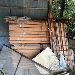 廃業処分　木の板大量に無料で差し上げます。　大量　薪・DIY・お...