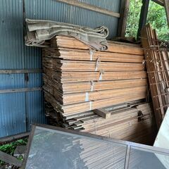 廃業処分　木の板大量に無料で差し上げます。　大量　薪・DIY・お焚き・日曜大工の画像