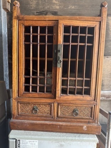 値下げ中！アンティーク棚(アンティークやかん2個付き)