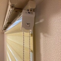 【引渡し先決定】ロールスクリーン2本セット カーテンレール取付可 5/25までの画像