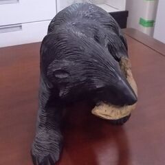 北海道名産 木彫りの熊 クマの置物 シャケを咥えた熊 全長40cm 木製 伝統 工芸 くま オブジェ インテリア お土産品 彫刻 札幌市東区 新道東店の画像