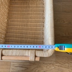 藤蔓製のカゴ　ホワイト系の画像