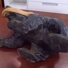 北海道名産 木彫りの熊 クマの置物 シャケを咥えた熊 全長40cm 木製 伝統 工芸 くま オブジェ インテリア お土産品 彫刻 札幌市東区 新道東店の画像