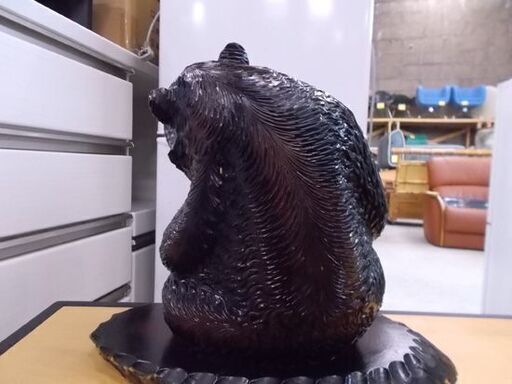 北海道名産 木彫りの熊 クマの置物 座り熊 全長23cm 台座付き 木製 伝統 工芸 くま オブジェ インテリア お土産品 彫刻 札幌