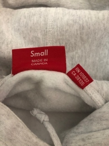 売ります Supreme シュプリーム パーカー