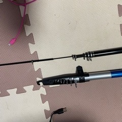 折れた釣竿と安い釣竿 部品取りなどにの画像