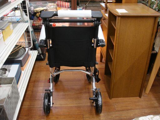[未使用品]折りたたみ式車いす【モノ市場東浦店】147