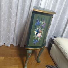 アッセンデルフト　脚付き　チェストの画像