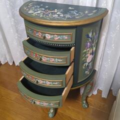 アッセンデルフト　脚付き　チェストの画像