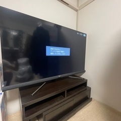 フレームレスデザインとJBLサウンドバーを採用した4K HDR対応55V型液晶