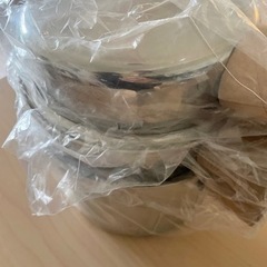 【新品未使用】　ステンレスなべ　クイーンクック　４l シチューパン　仕切板、万能カップ付き　おまけ：ソルトミルの画像