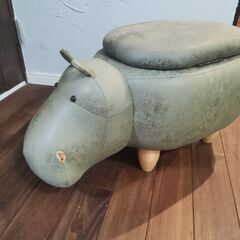 アニマルスツール、オットマンの画像