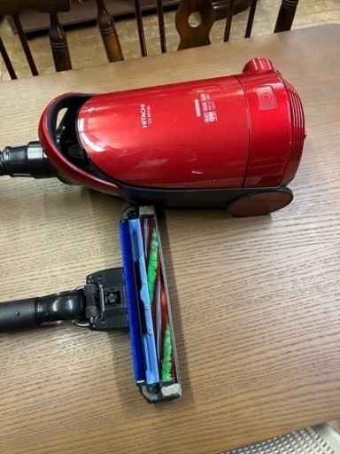 万代店　日立紙パック式掃除機　軽量　赤