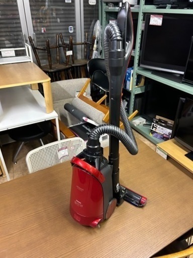 万代店　日立紙パック式掃除機　軽量　赤