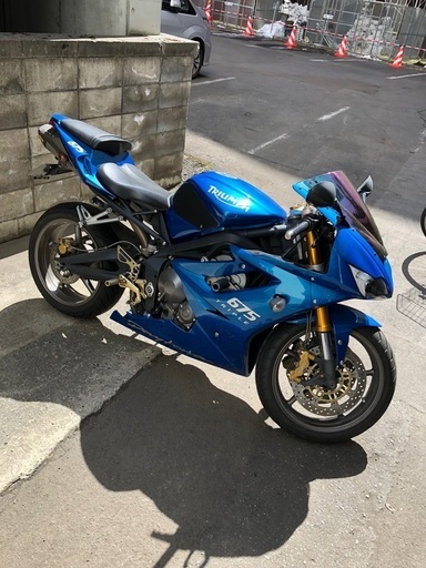 車検取立てトライアンフ　デイトナ675 バイク　カスタム　マフラー