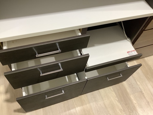 ニトリ 2枚扉カップボード 幅約105cm 高さ約180cm 奥行約40cm　入荷致しました！