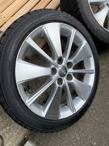 クラウンハイブリッド200系　タイヤホイール4本