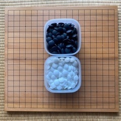 囲碁の碁盤と碁石