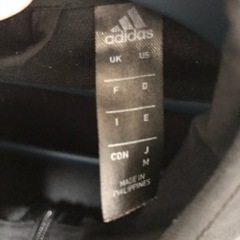 adidas ジャージ上の画像