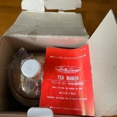 新品。ティーメーカー500ml,日本茶にも紅茶にも使えるのでとっても便利。色はゴールド。お茶の濃さが一目でわかりフィルターが茶葉の浮上を押さえるので茶こしは不用なので便利で風味も引き立ちます。の画像