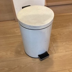 足踏ゴミ箱