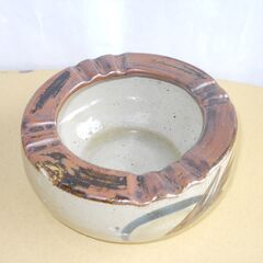灰皿　昔ながらの大きくて重たい灰皿　●昭和レトロ