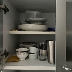たくさん収納できる食器棚の画像
