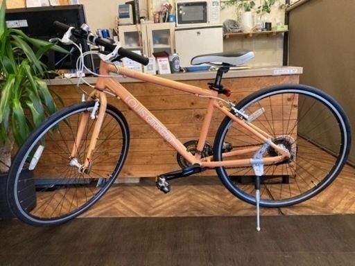 【LOUIS GARNEAU CHASSE前後タイヤ・チューブ新品！】3×8速　700×28cクロスバイク　サーモンオレンジ
