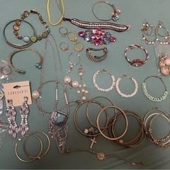 お引き取り予定　Oakleyサングラス、Guessブレスレットなどの画像