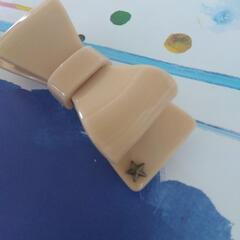 ヘアクリップ2点セット　バレッタ　ヘアアクセ　リボン　ベージュ　グリーン　中古の画像