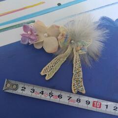 ヘアアクセ　バレッタ　お花　ビーズ　フラワーの画像