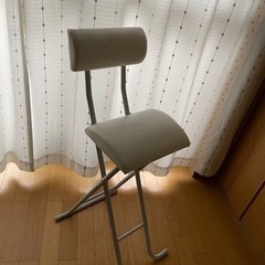 折りたたみ可能椅子
