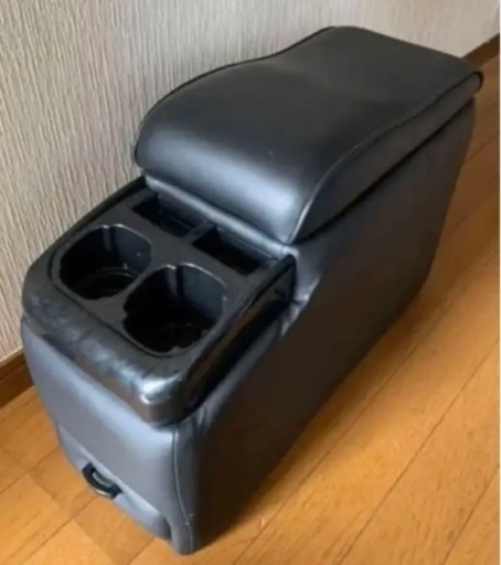 センターコンソールボックス　カラ－/ブラックレザー