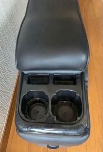 センターコンソールボックス　カラ－/ブラックレザー