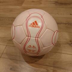 サッカーボール　ピンク　アディダス