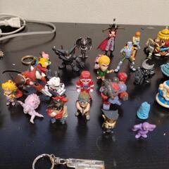 キーホルダー系の人形たちの画像
