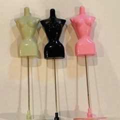 Barbie トルソーと人形立て　
