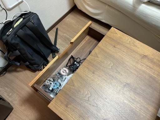 ニトリ　昇降機能付テーブル