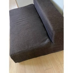 黒の二人掛けソファ