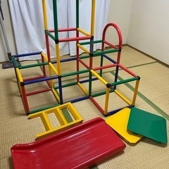 すべり台付きジャングルジム