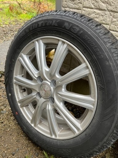 4本セット　スタッドレスタイヤ　14インチ　175/65R15/84q