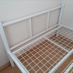 スチールベッドフレームの画像