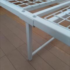 スチールベッドフレームの画像