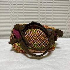 カラフルなトートバッグの画像
